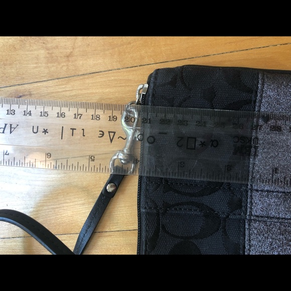 Coach wristlet - Picture 5 of 5